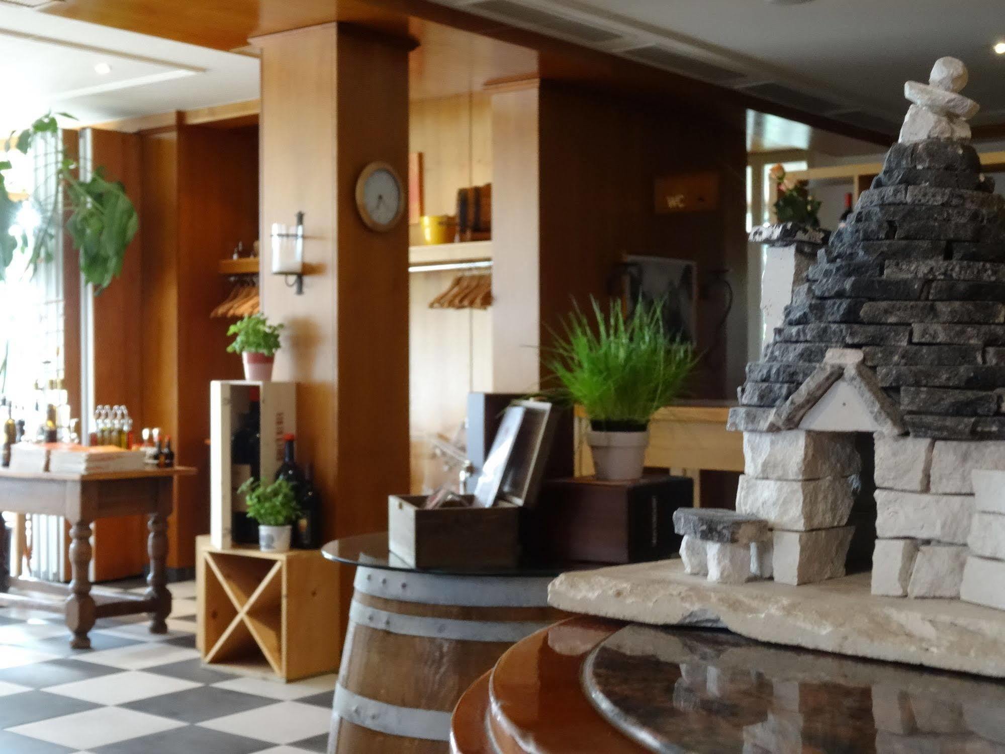 Hotel Du Grand-Pre Marly-le-Grand Eksteriør bilde