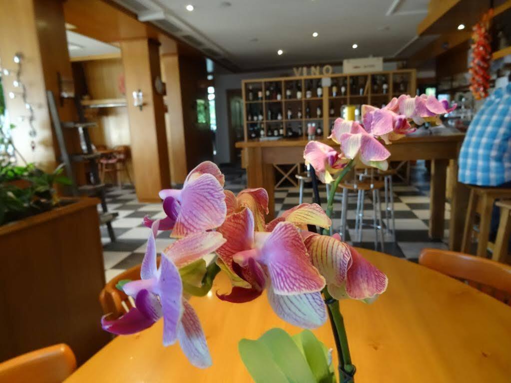 Hotel Du Grand-Pre Marly-le-Grand Eksteriør bilde